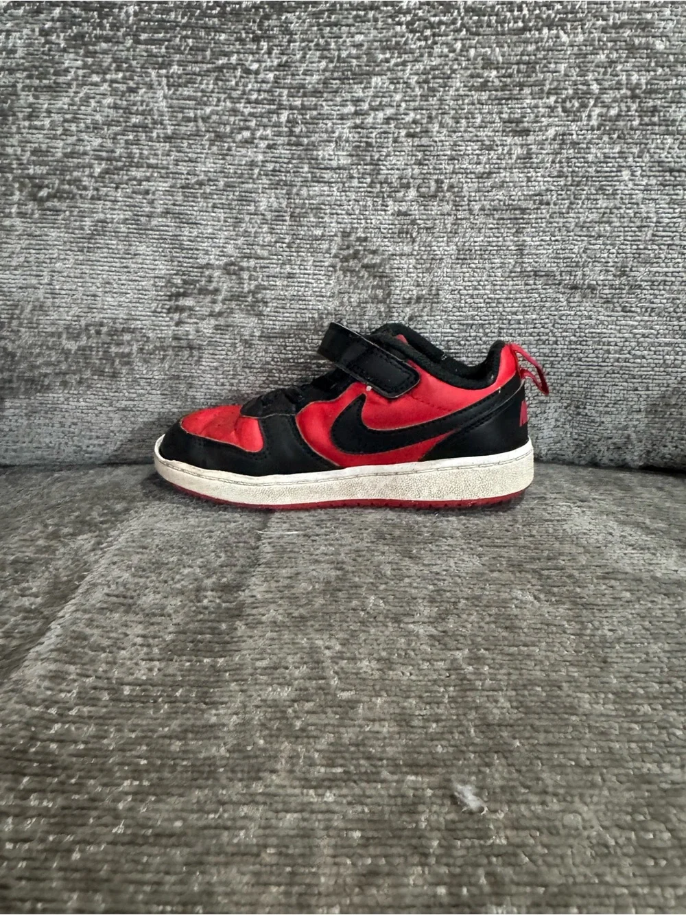 Nike Kids Black and Red Low-Top Sneakers with Velcro Strap Size 10C